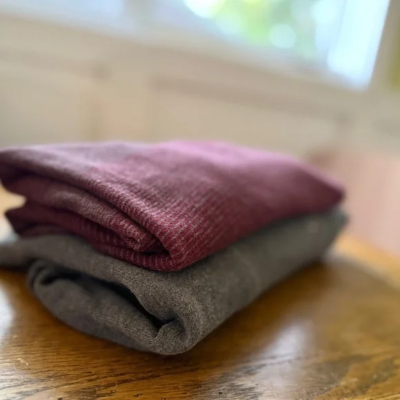 Tommy Hilfiger & Liz Claiborne Sweater Bundle - Picture 2 of 4